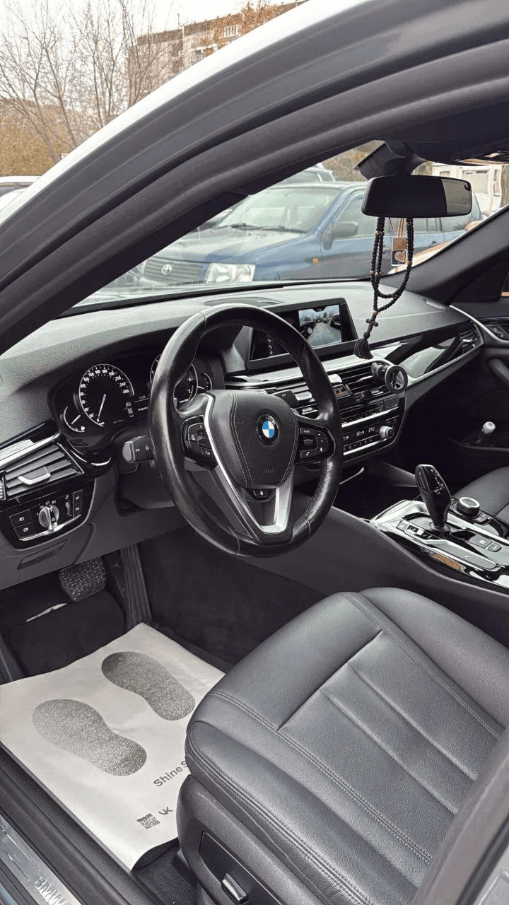 BMW 520i AT 2018 view 3