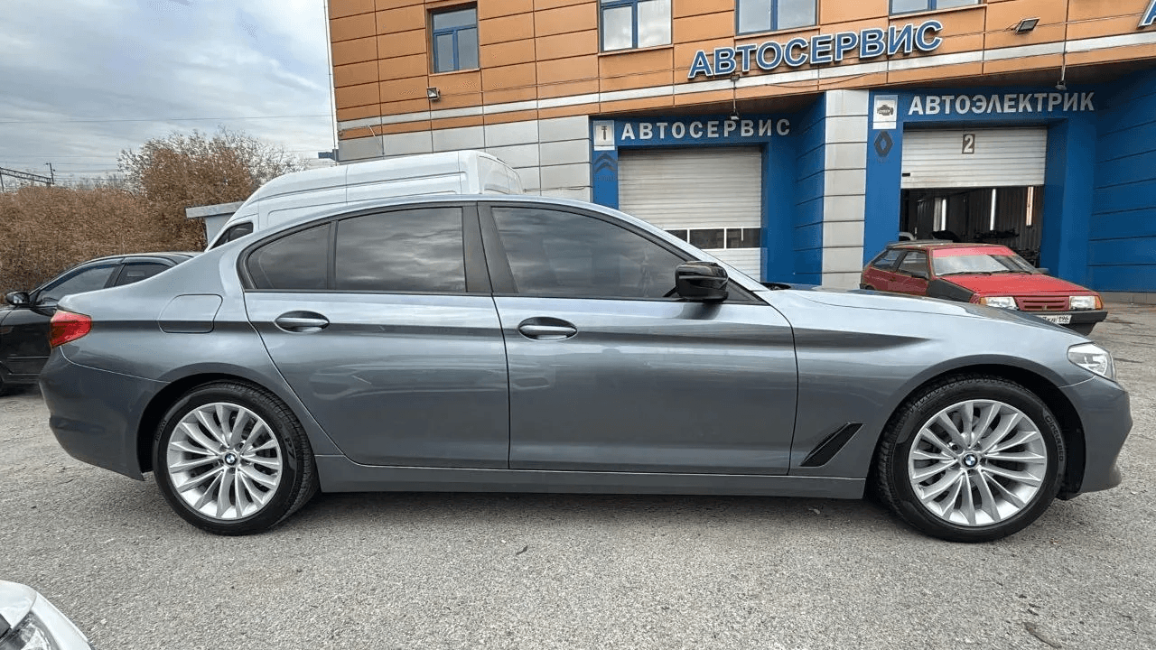 BMW 520i AT 2018 view 2